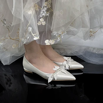 Сватбени обувки; дамски обувки на плоска подметка; колекция 2021 г.; летни тънките бели обувки за бременни; Слипоны с остри пръсти; чрез шнурове с мъниста; Плитък дамски обувки